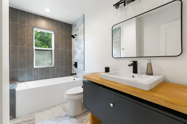 $489,900 | 5936 Spring Glen Drive, Dallas, TX 75232