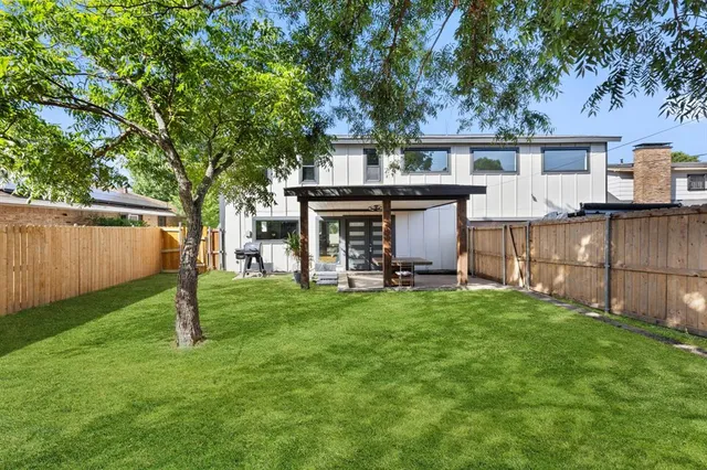 $489,900 | 5936 Spring Glen Drive, Dallas, TX 75232