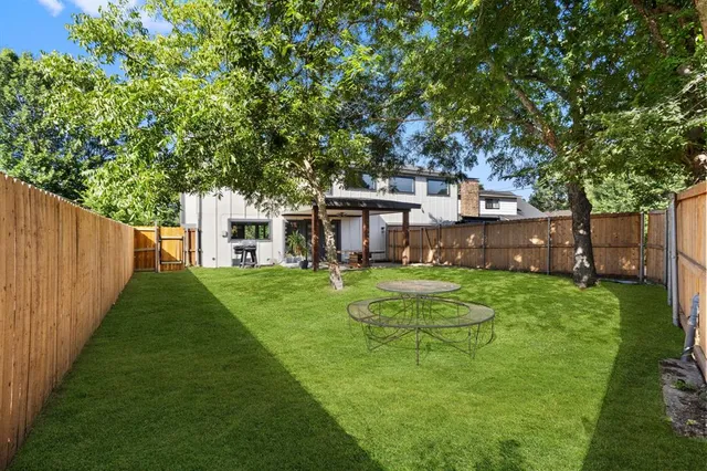 $489,900 | 5936 Spring Glen Drive, Dallas, TX 75232