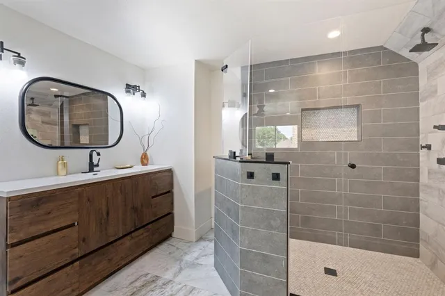 $489,900 | 5936 Spring Glen Drive, Dallas, TX 75232