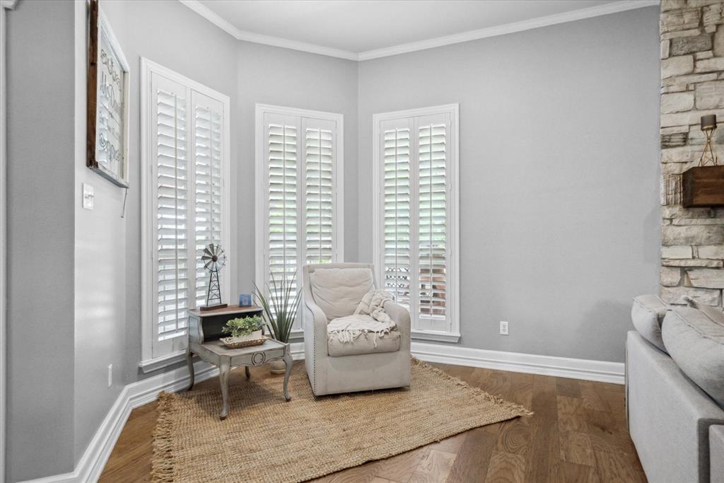 1807 Mill Creek Road Canton, TX 75103 - Photo 13 of 33 a living room with furniture and a window