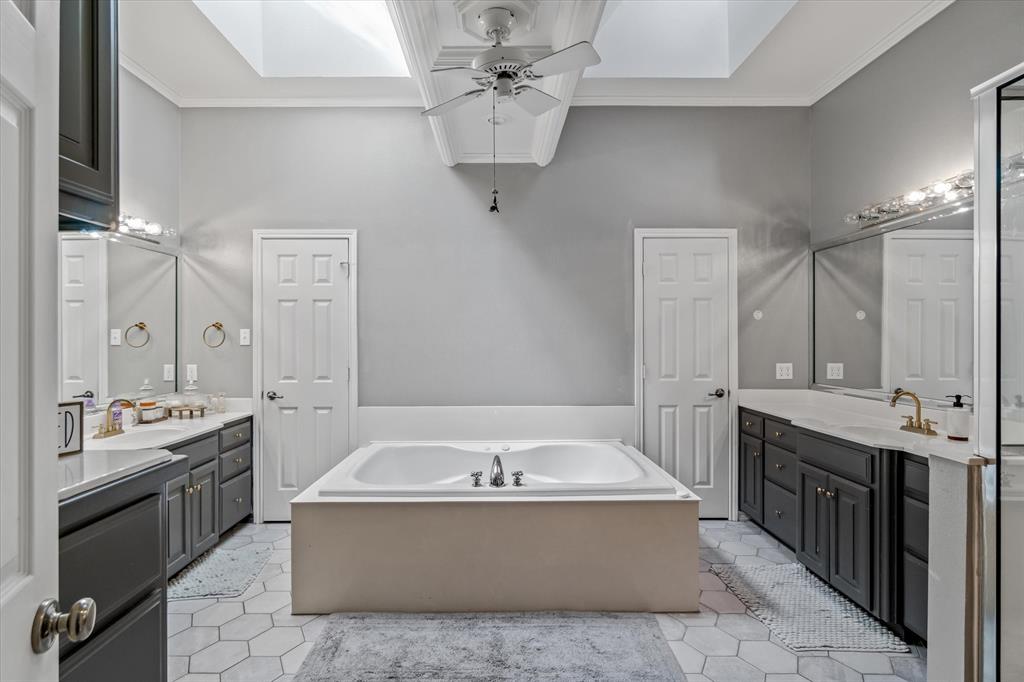 1807 Mill Creek Road Canton, TX 75103 - Photo 20 of 33 a spacious bathroom with a tub sink shower and mirror