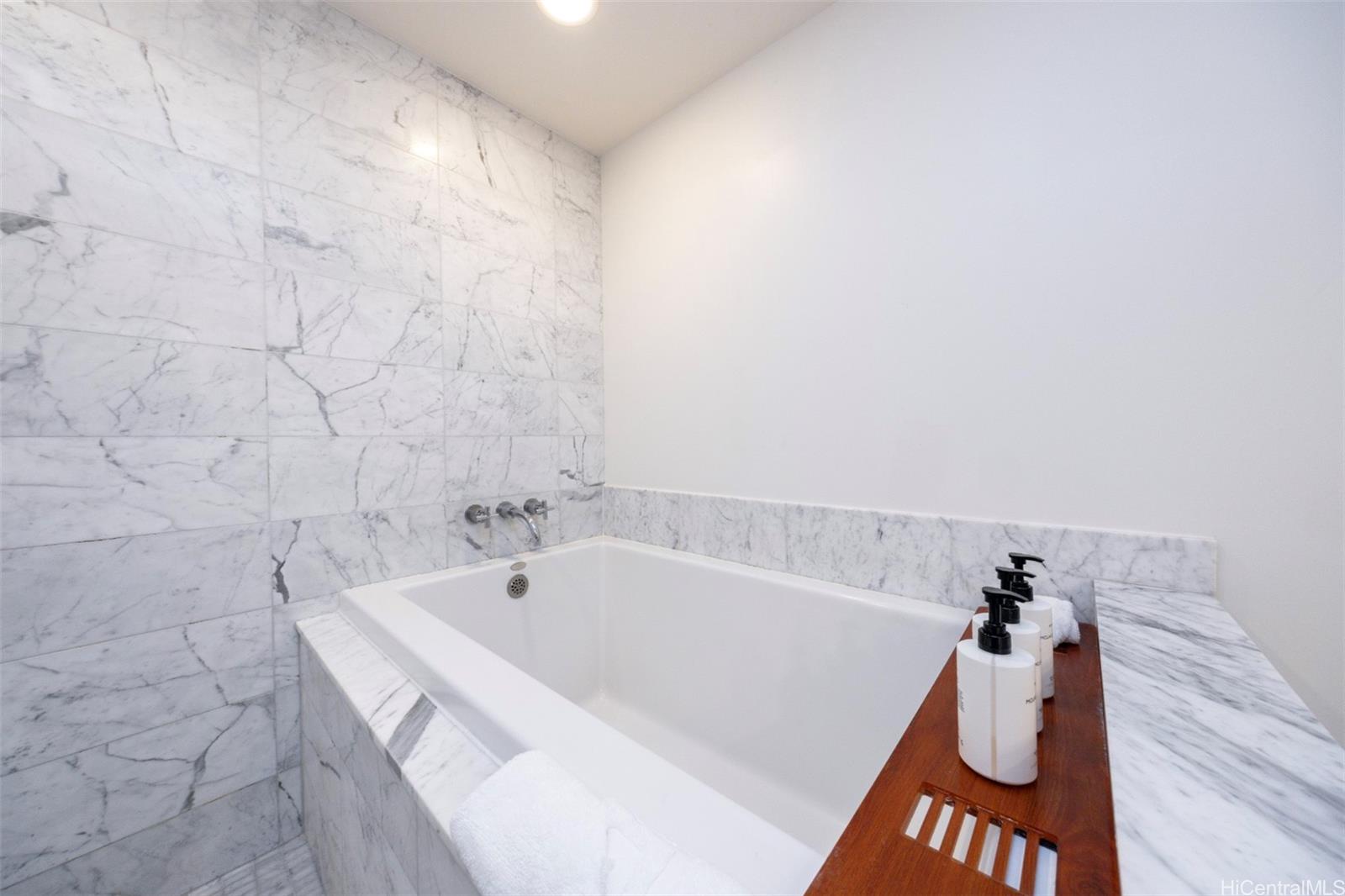 223 Saratoga Road, Unit 810 Honolulu, HI 96815 - Photo 15 of 24 a bathroom with a bathtub and sink