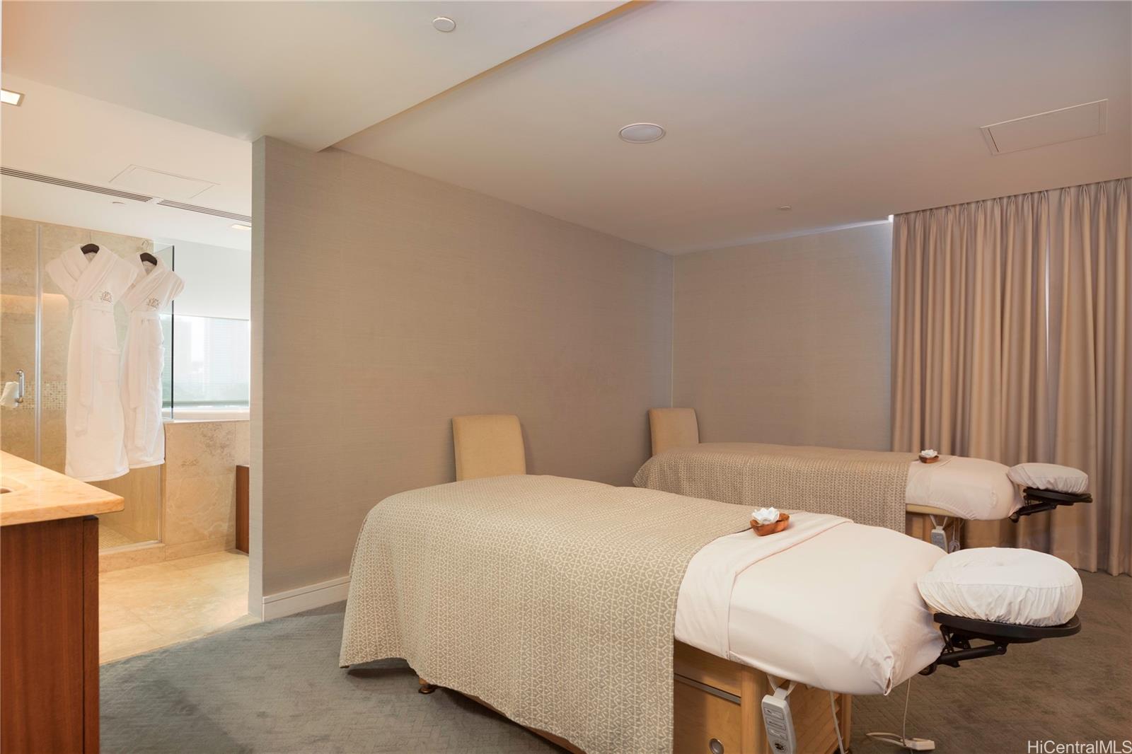 223 Saratoga Road, Unit 810 Honolulu, HI 96815 - Photo 20 of 24 a bedroom with a bed and a chandelier