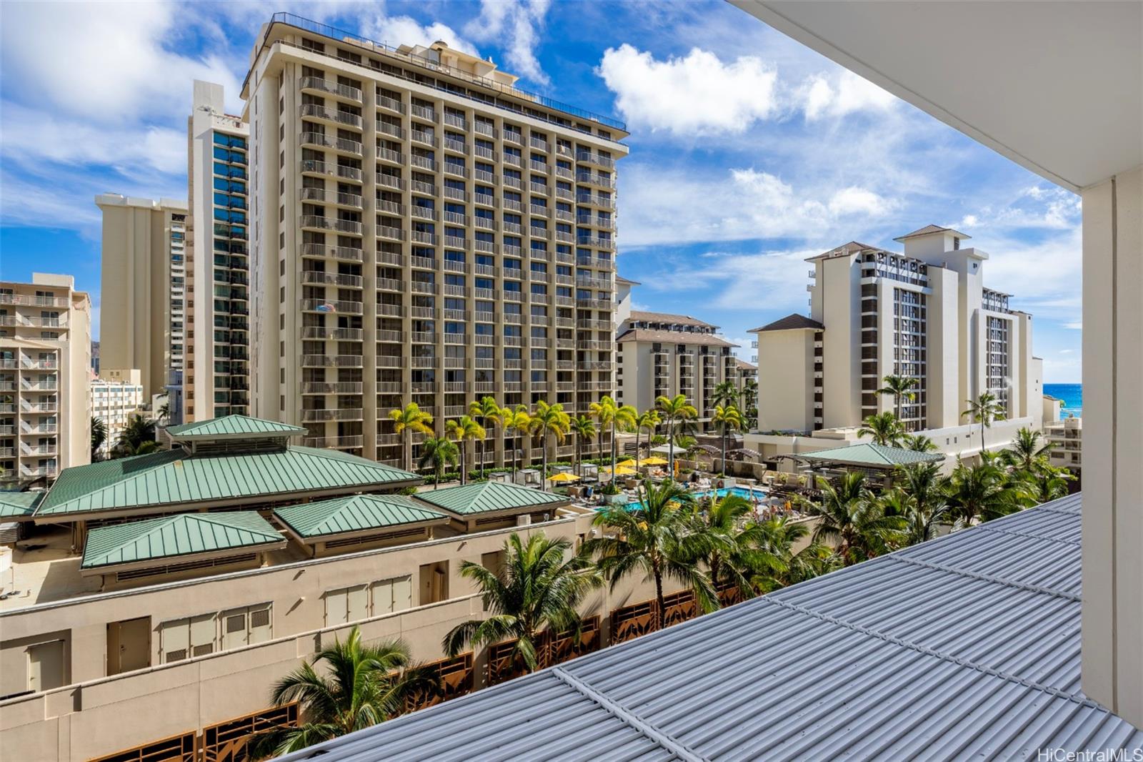 223 Saratoga Road, Unit 810 Honolulu, HI 96815 - Photo 3 of 24 a view of a city with tall buildings