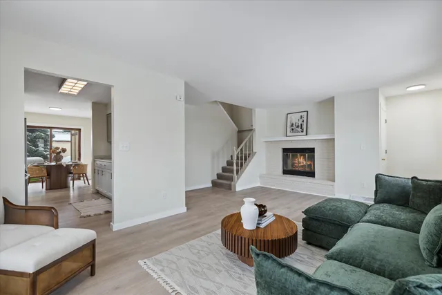 $284,900 | 530 Manchester Lane, Hartland, WI 53029