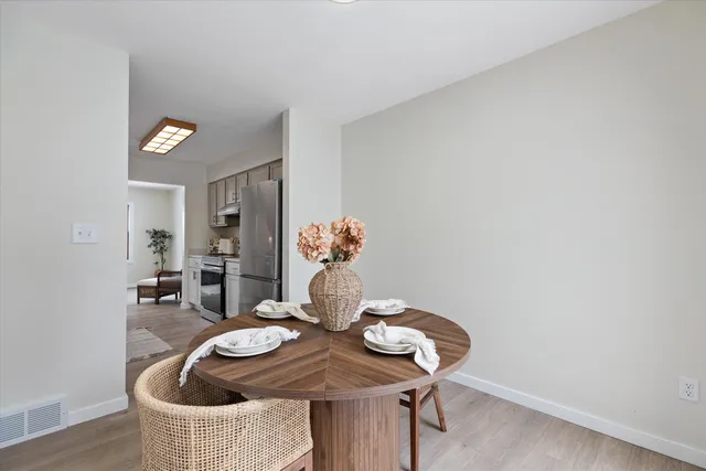 $284,900 | 530 Manchester Lane, Hartland, WI 53029