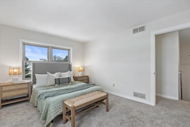 $284,900 | 530 Manchester Lane, Hartland, WI 53029