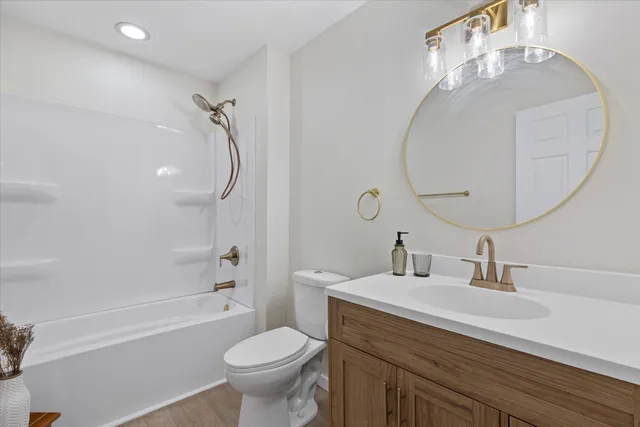 $284,900 | 530 Manchester Lane, Hartland, WI 53029