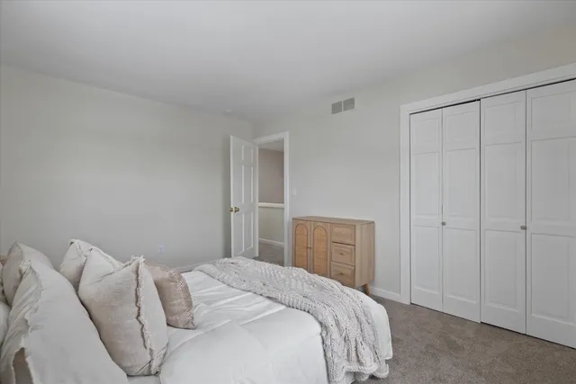 $284,900 | 530 Manchester Lane, Hartland, WI 53029