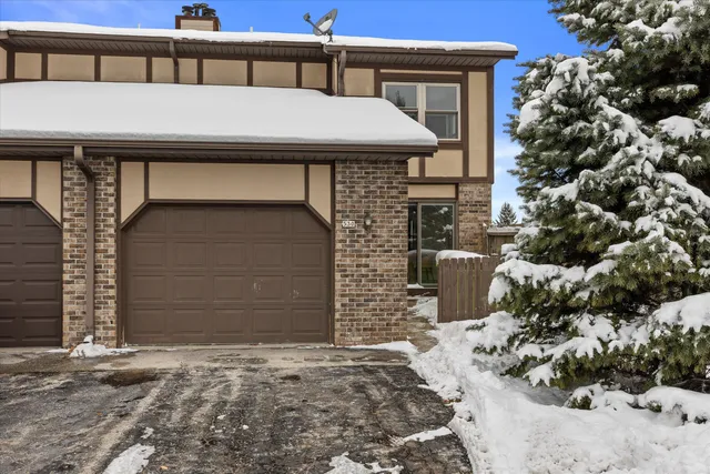 $284,900 | 530 Manchester Lane, Hartland, WI 53029