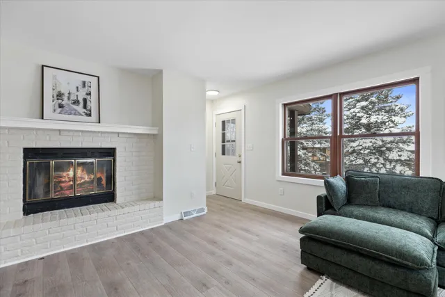 $284,900 | 530 Manchester Lane, Hartland, WI 53029