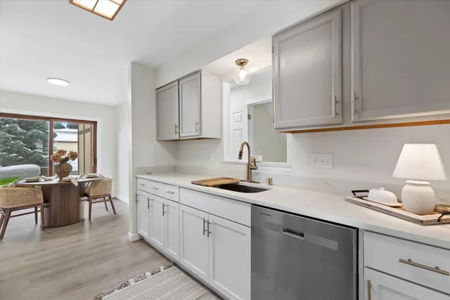 $284,900 | 530 Manchester Lane, Hartland, WI 53029