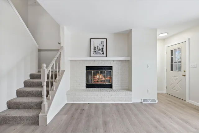 $284,900 | 530 Manchester Lane, Hartland, WI 53029