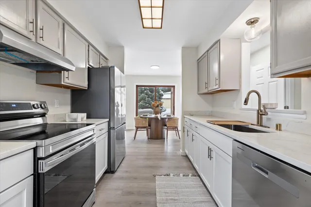 $284,900 | 530 Manchester Lane, Hartland, WI 53029