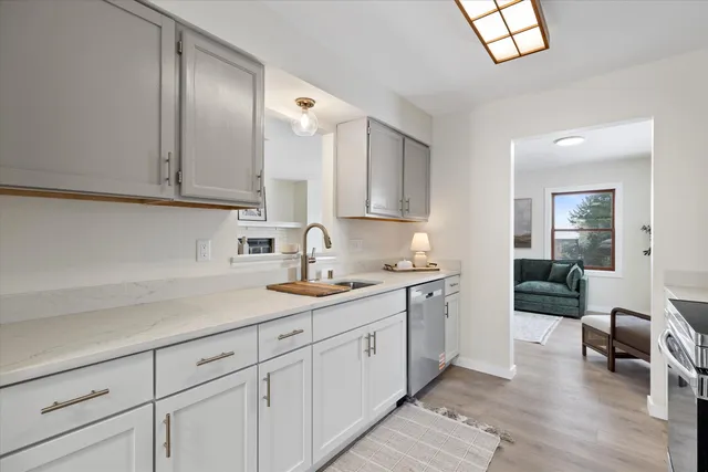 $284,900 | 530 Manchester Lane, Hartland, WI 53029