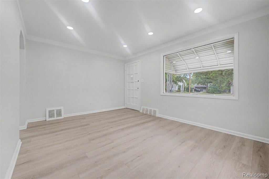 7645 Evergreen Road Detroit, MI 48228 - Photo 6 of 27 Gallery Image 6