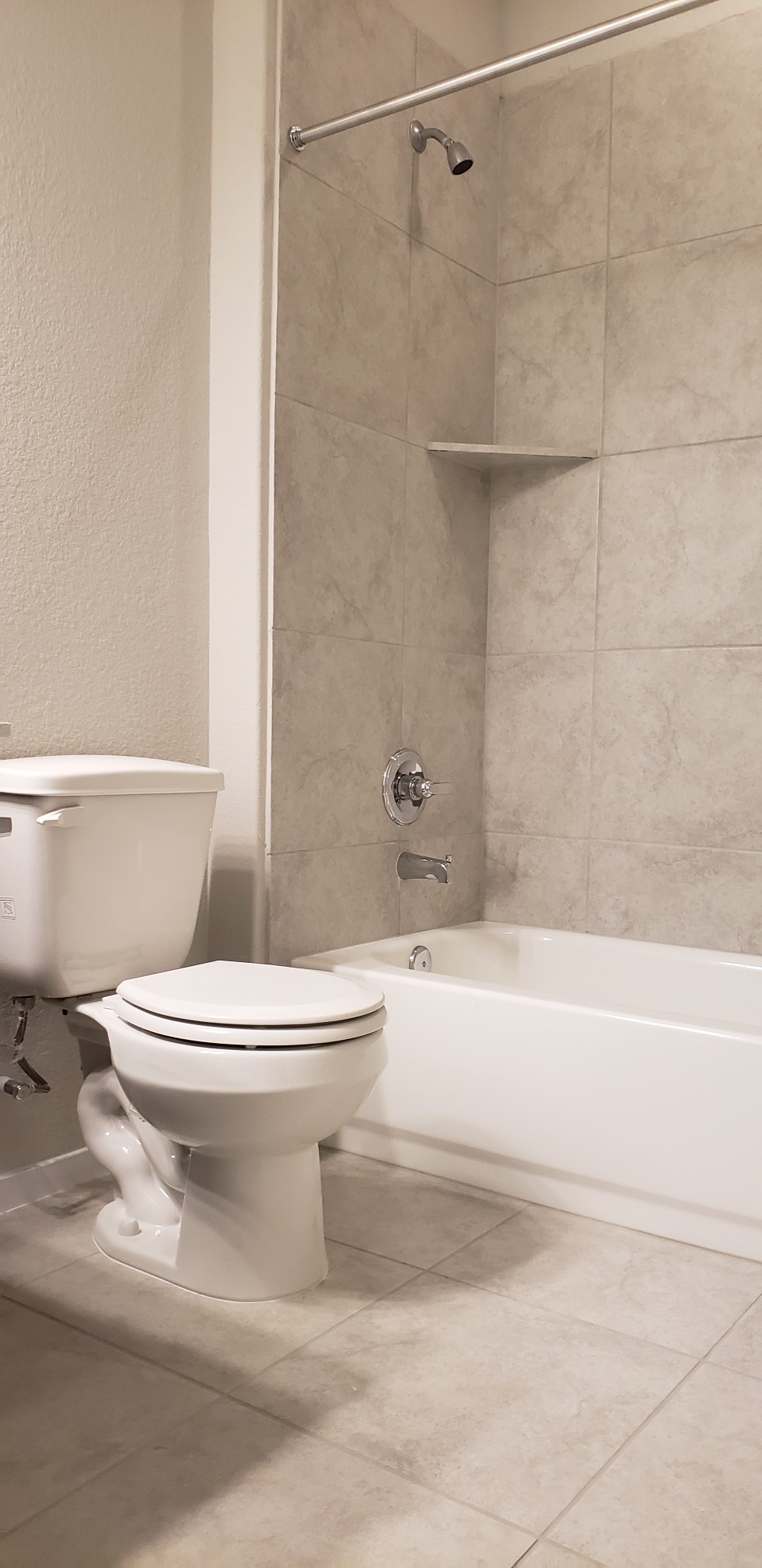 5612 Respinto Drive Austin, TX 78747 - Photo 21 of 23 a bathroom with a toilet and a bath tub