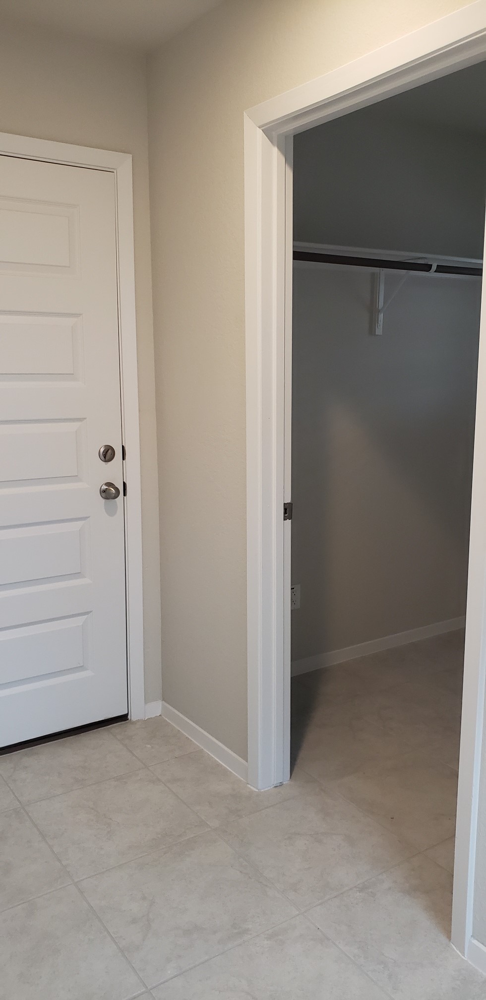 5612 Respinto Drive Austin, TX 78747 - Photo 5 of 23 an empty room with closet