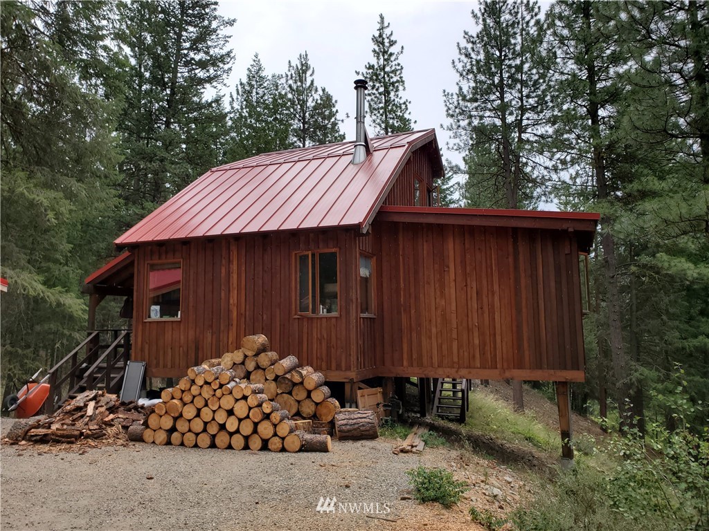 14 Homestead Road Winthrop, WA 98862 - Photo 2 of 6