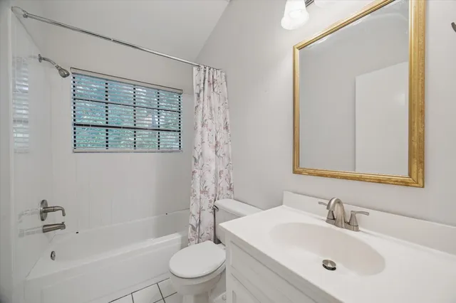 $399,900 | 122 East Mistybreeze Circle, Spring, TX 77381