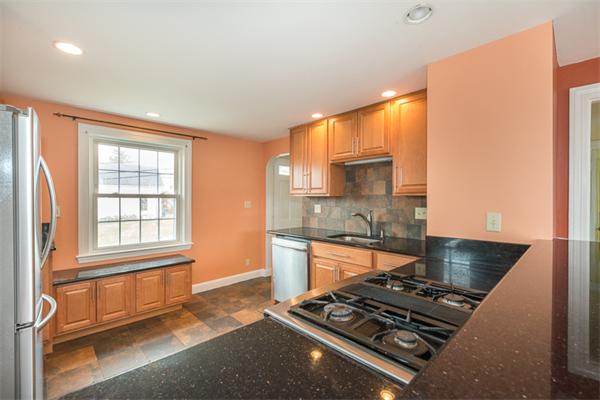 29 Walnut Terrace Arlington, MA 02476 - Photo 10 of 23