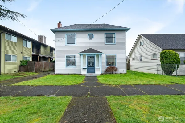 $325,000 | 515 5th Street, Hoquiam, WA 98550