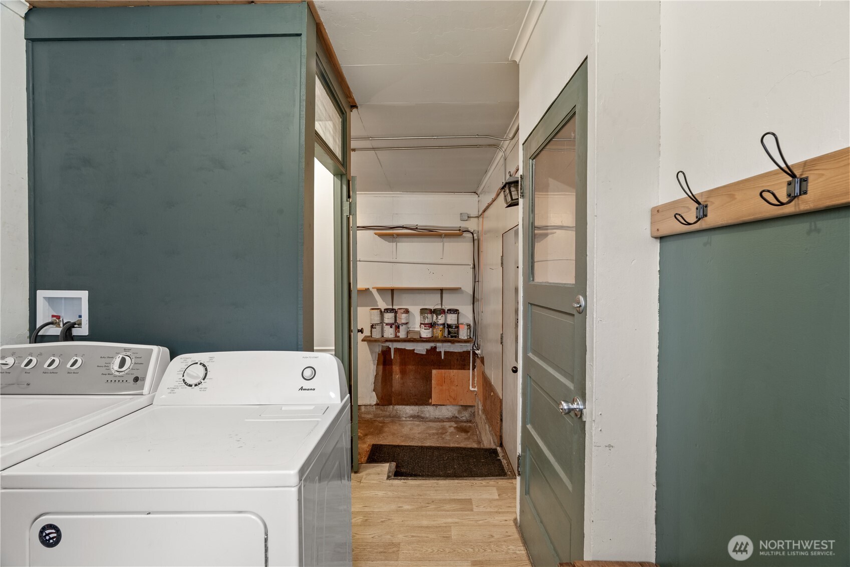 515 5th Street Hoquiam, WA 98550 - Photo 15 of 34 a utility room with dryer and washer