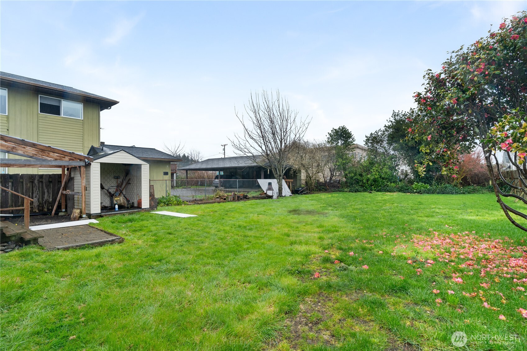 515 5th Street Hoquiam, WA 98550 - Photo 31 of 34 a front view of a house with garden