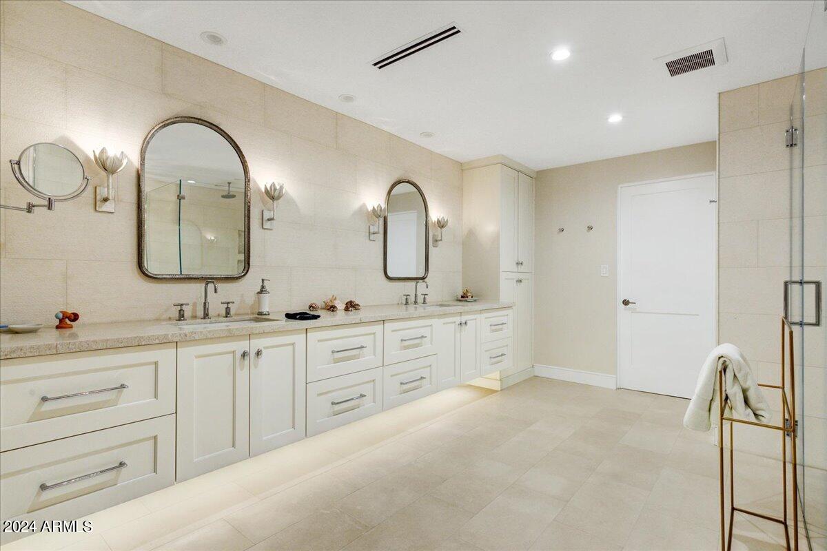 4436 East Camelback Road, Unit 35 Phoenix, AZ 85018 - Photo 24 of 37 21-Primary Bathroom