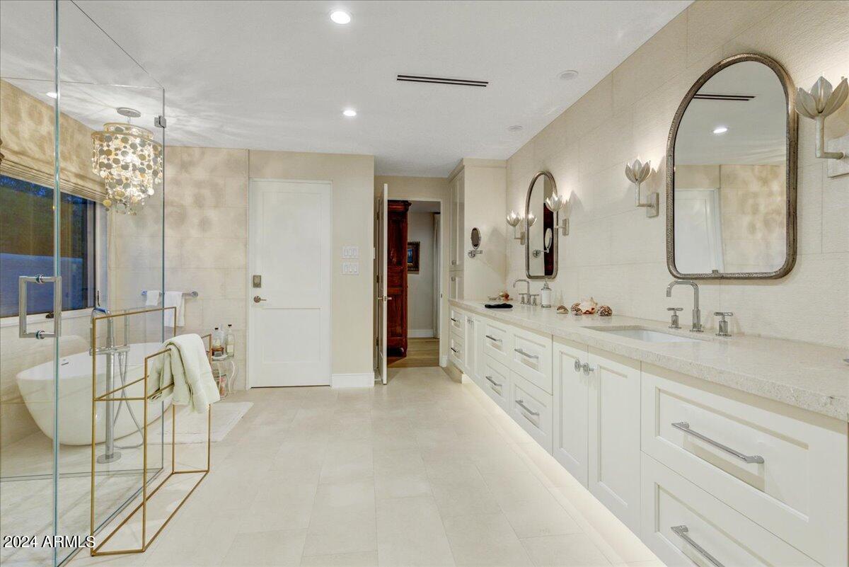 4436 East Camelback Road, Unit 35 Phoenix, AZ 85018 - Photo 25 of 37 22-Primary Bathroom