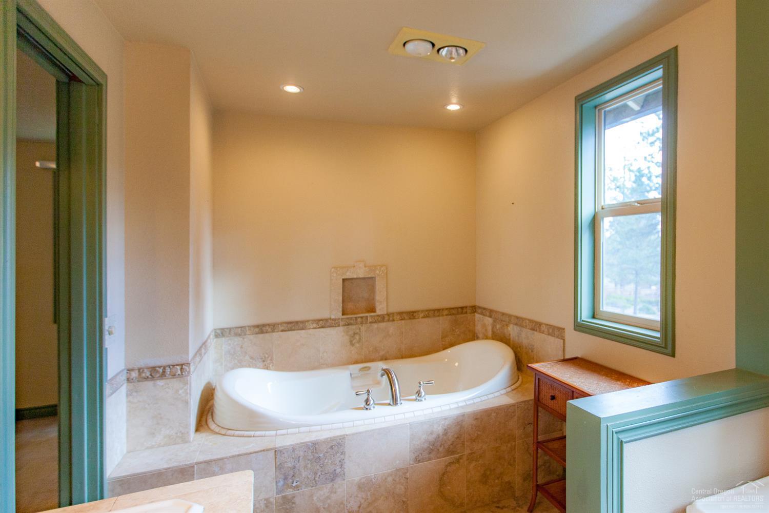 60232 East Ridgeview Drive Bend, OR 97702 - Photo 10 of 23 Additional Photo