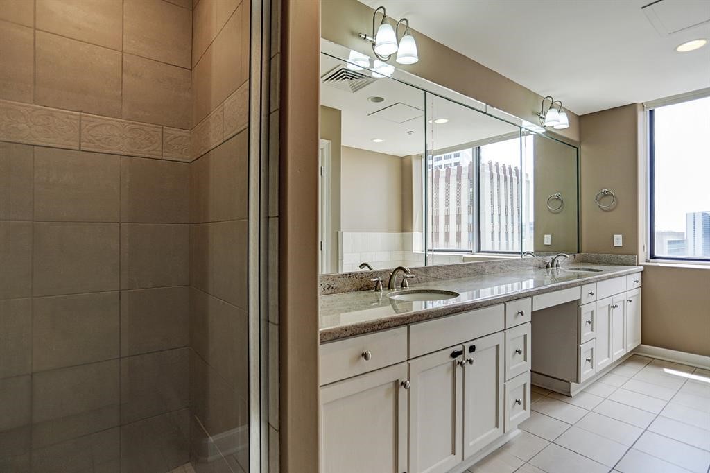 914 Main Street, Unit 2202 Houston, TX 77002 - Photo 4 of 21