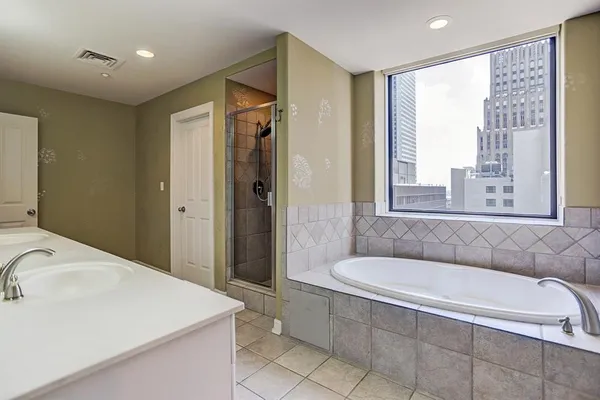 $4,150 | 914 Main Street, Unit 2202, Houston, TX 77002