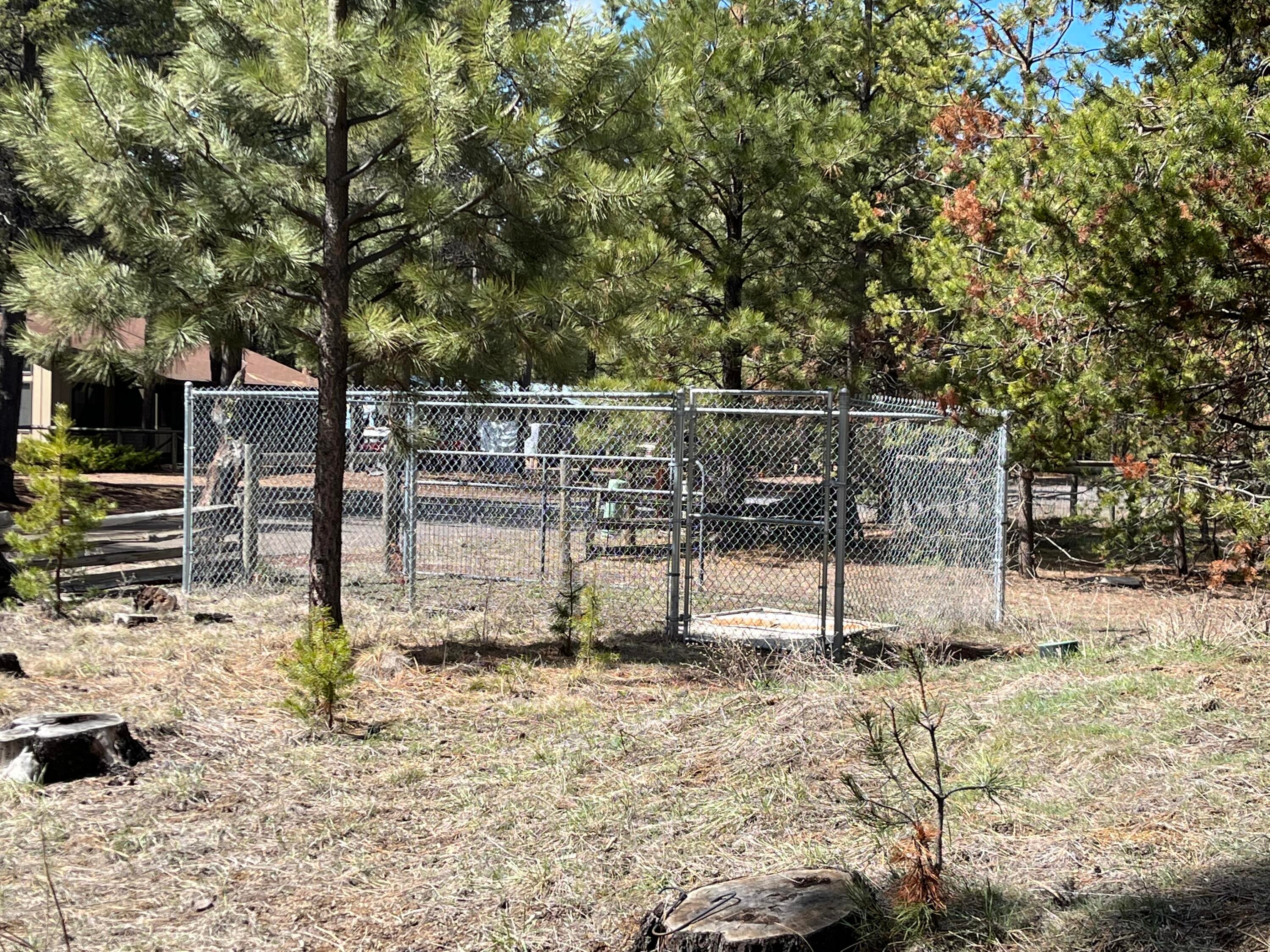 15876 Juniper Road La Pine, OR 97739 - Photo 28 of 28 Dog Kennel