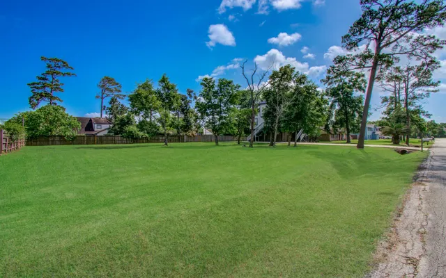 $299,900 | 619 Shadylawn Street, Shoreacres, TX 77571