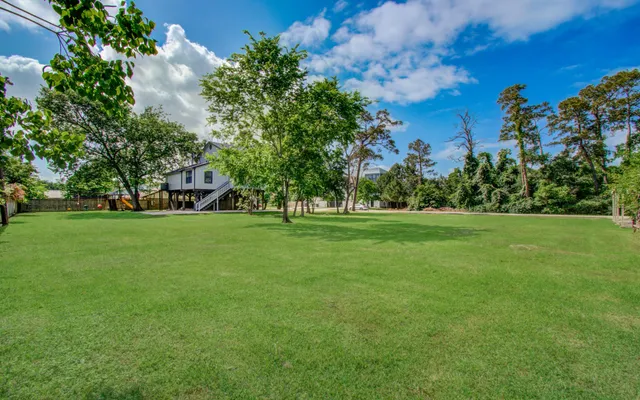 $299,900 | 619 Shadylawn Street, Shoreacres, TX 77571