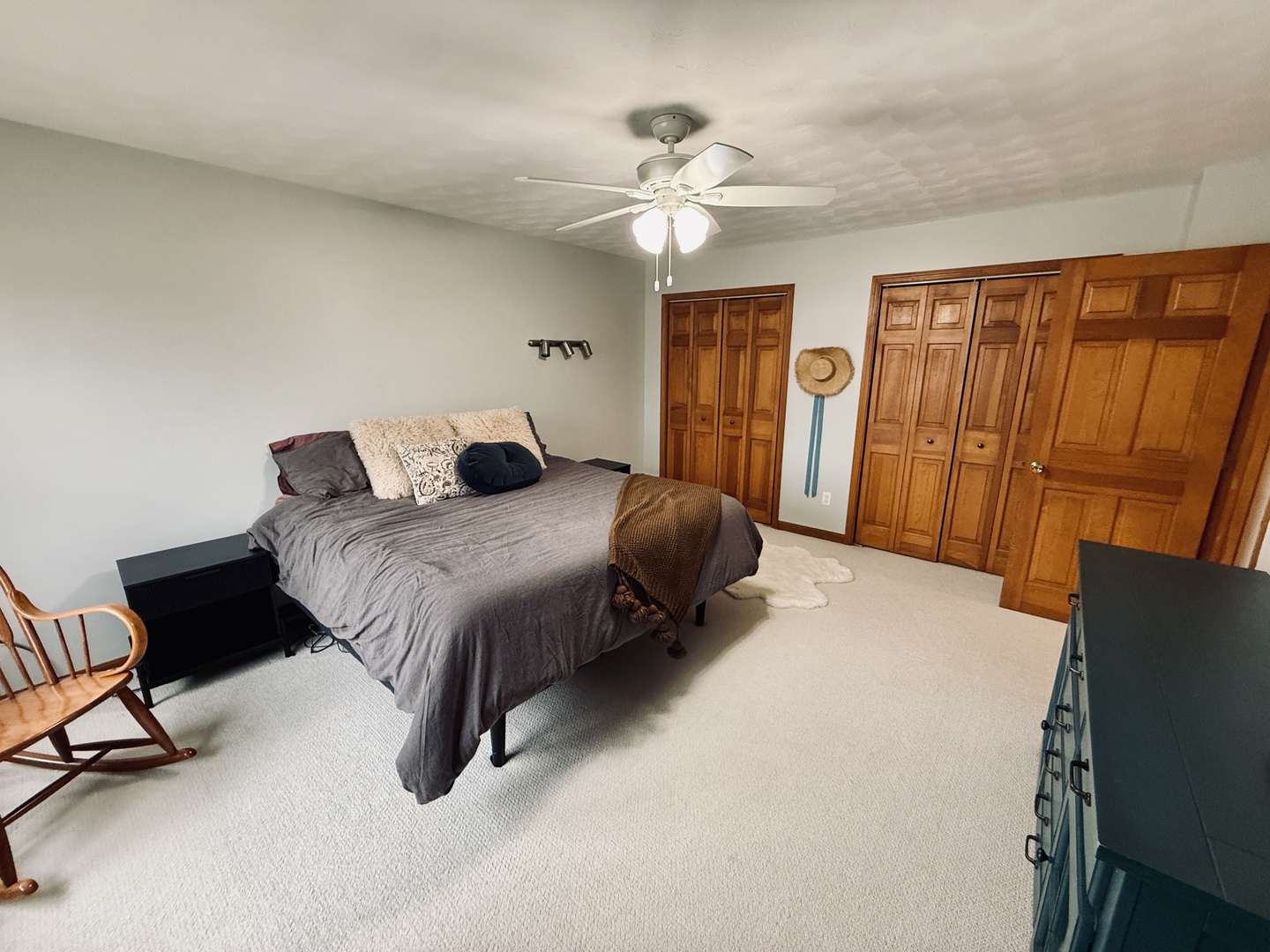 10151 East Hickory Ridge Drive Rochelle, IL 61068 - Photo 16 of 31 a spacious bedroom with a bed and a chandelier