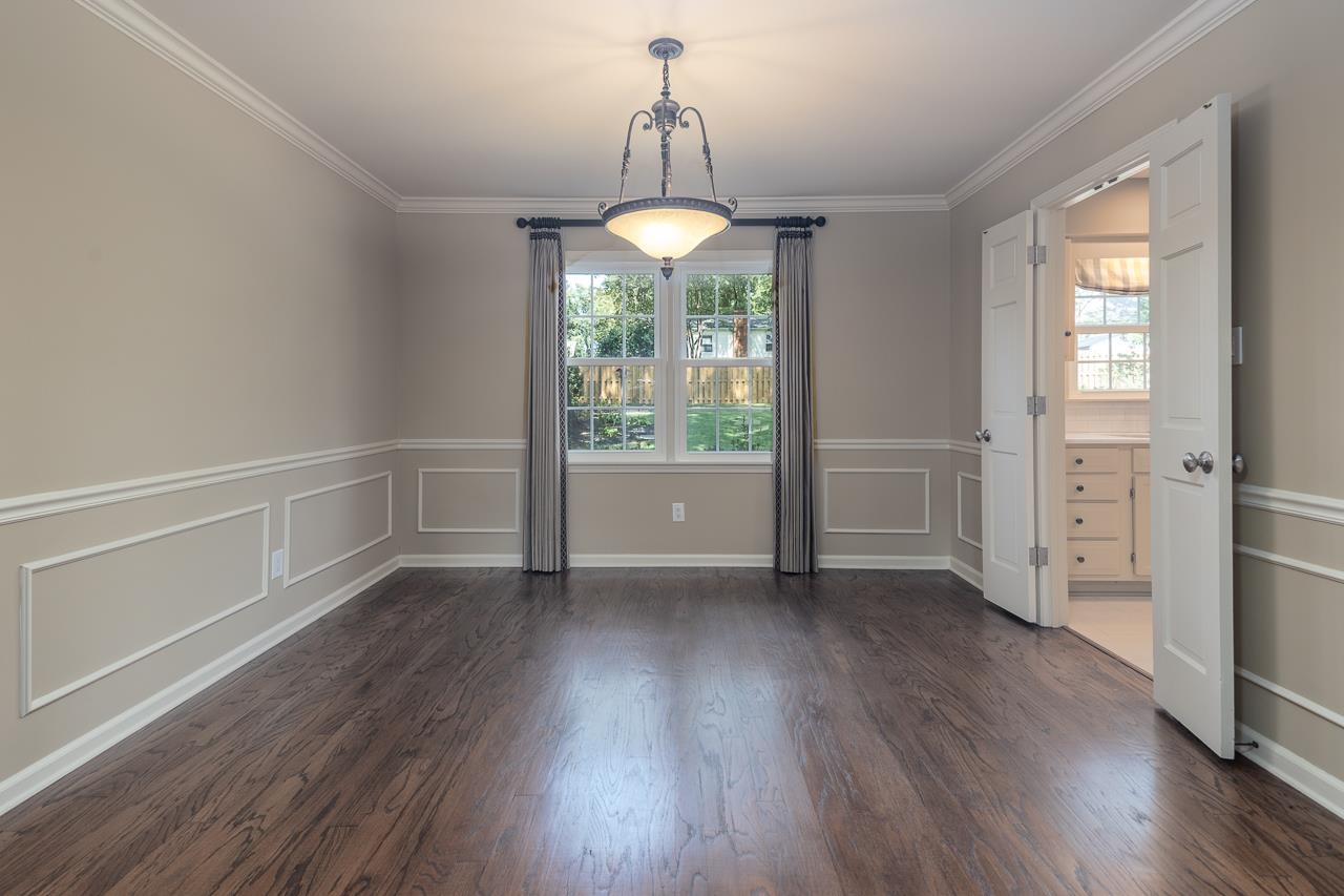 2011 Corbin Road Germantown, TN 38139 - Photo 8 of 40 with hardwood floors