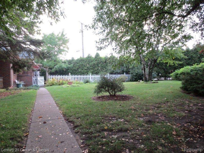 991 Lincoln Road Grosse Pointe, MI 48230 - Photo 5 of 25 HUGE LOT
