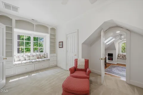 a view of empty room with window