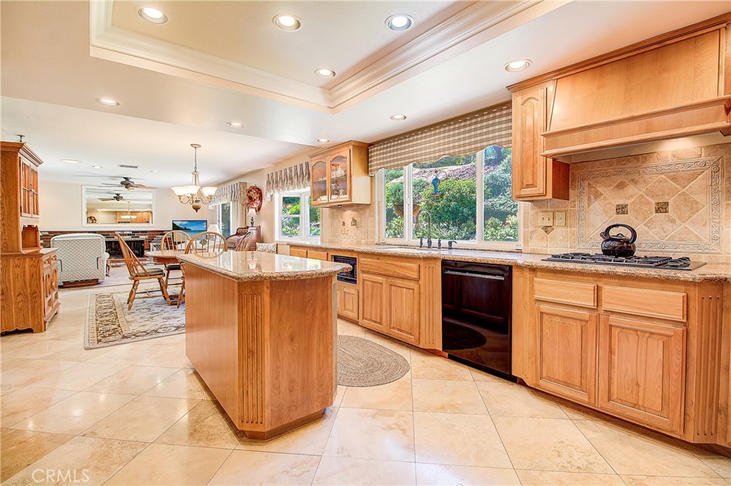 1230 Vía Vallarta Riverside, CA 92506 - Photo 14 of 63 Gallery Image 14