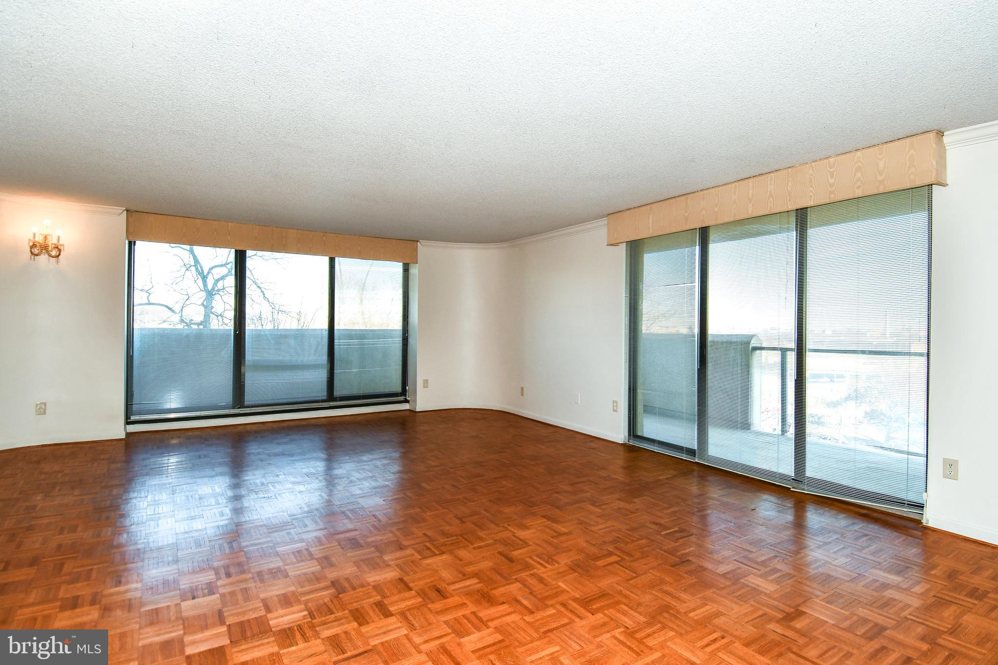 1101 South Arlington Ridge Road, Unit 316 Arlington, VA 22202 - Photo 13 of 75 View of living room