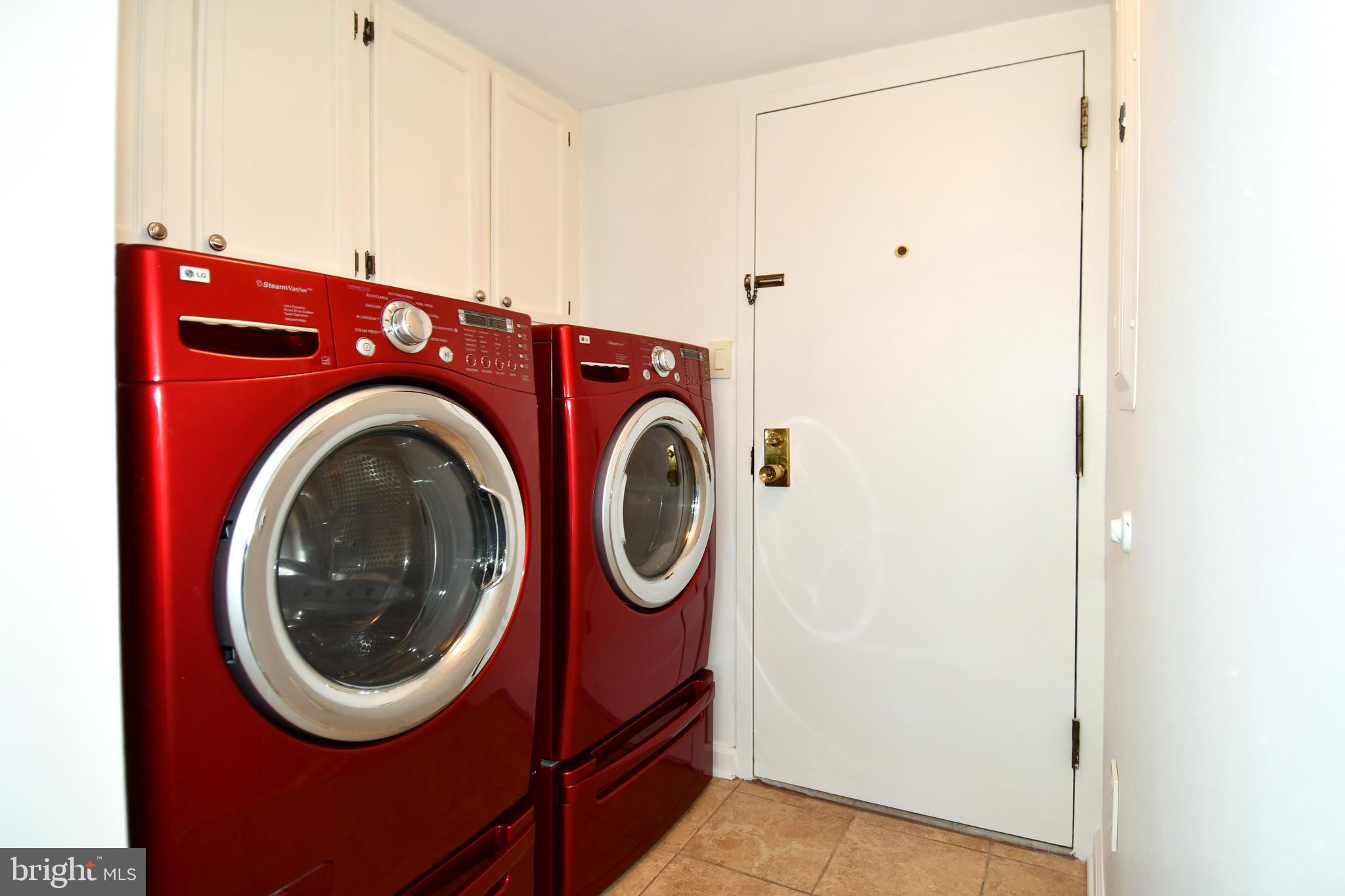 1101 South Arlington Ridge Road, Unit 316 Arlington, VA 22202 - Photo 25 of 75 Laundry room with front load appliances