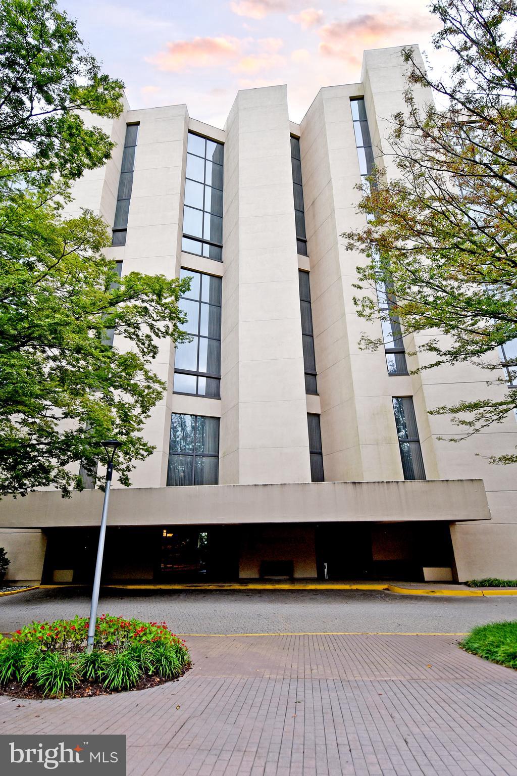 1101 South Arlington Ridge Road, Unit 316 Arlington, VA 22202 - Photo 4 of 75 Building front