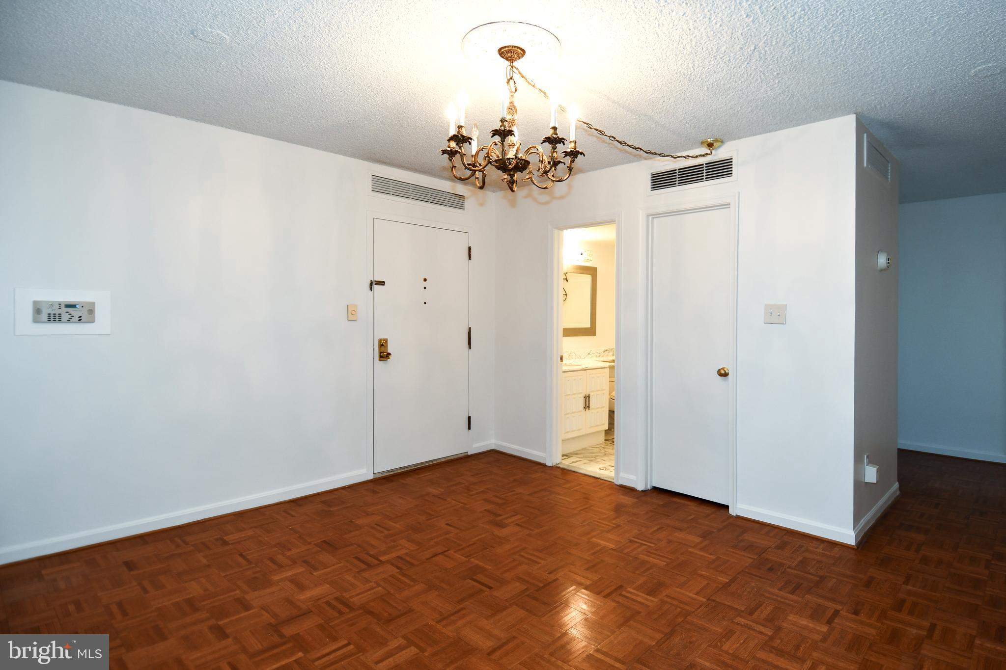 1101 South Arlington Ridge Road, Unit 316 Arlington, VA 22202 - Photo 7 of 75 Powder room off foyer
