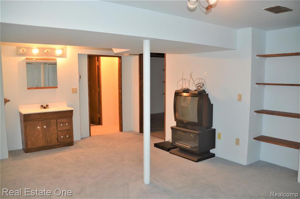 55 Manor Way, Unit 1040 Rochester, MI 48309 - Photo 5 of 14