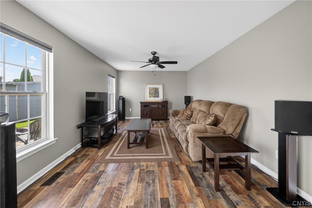 5467 Congleton Circle Clay, NY 13041 - Photo 9 of 37