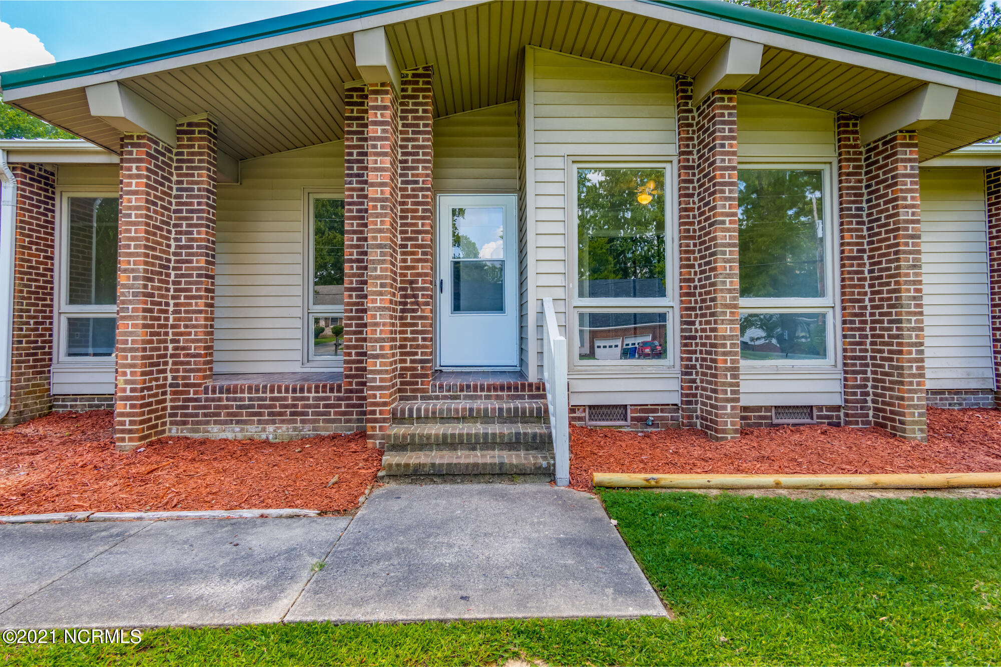 2907 Hodges Road Kinston, NC 28504 - Photo 4 of 31 Front Porch