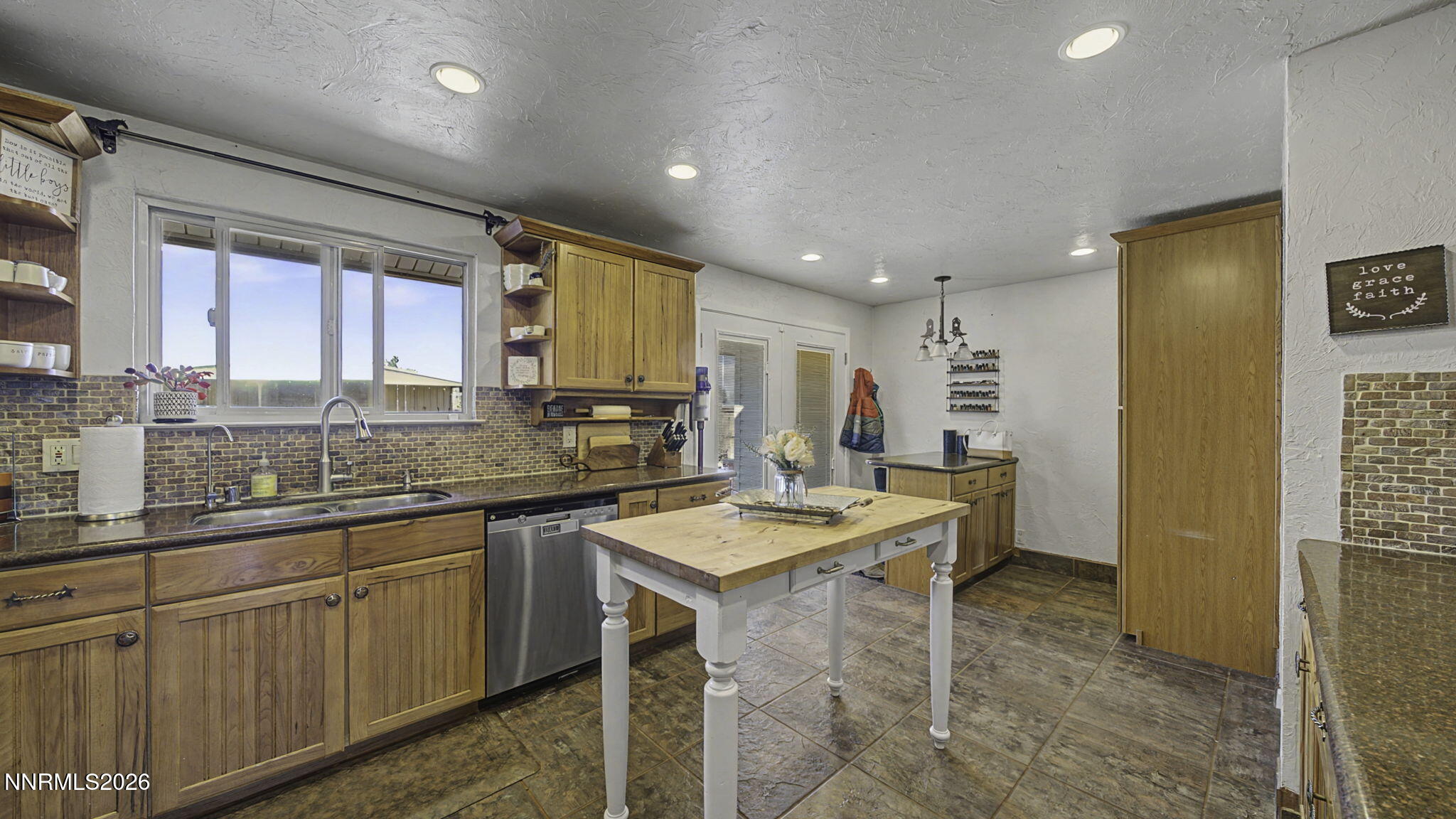10585 Silver Knolls Boulevard Reno, NV 89508 - Photo 7 of 50 a kitchen with a sink stove and cabinets